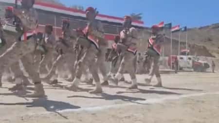اليمن: القوات الحكومية تعلن مقتل جندي واصابة اخرين بهجوم شنه الحوثيون على احتفال عسكري في صعدة