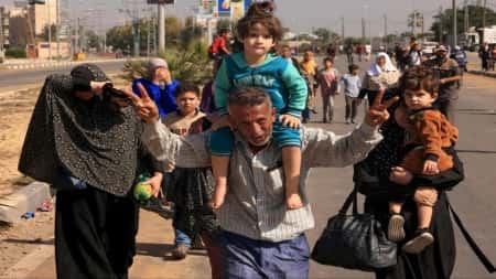 طوفان الأقصى: أكثر من 10300 قتيل في غزة وتحذير من "ممرات الموت"