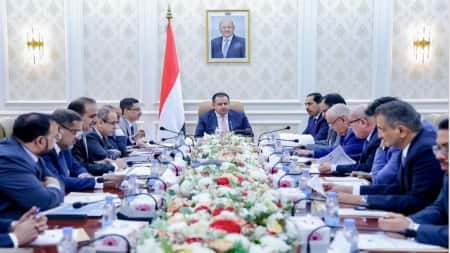 اليمن: الحكومة تقول ان اعمال القرصنة الحوثية "جريمة حرب" تستلزم تصنيف الجماعة منظمة ارهابية