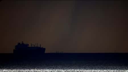 الدوحة: "بلومبيرغ" تقول إن قطر "توقفت مؤقتا" عن نقل الغاز الطبيعي المسال عبر باب المندب