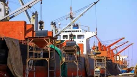 اليمن: دخول 5.3 مليون طن من المواد الغذائية إلى موانئ الحوثيين العام الماضي 2023