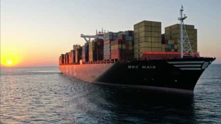 اليمن:  "الحوثي" يقول إن 64 سفينة رفعت لافتة "لا علاقة لنا بإسرائيل" عبرت بأمان البحر الأحمر