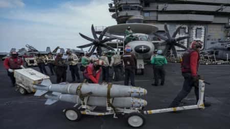 تقرير: على متن السفينة الحربية إيزنهاور مرت القوات البحرية بأربعة أشهر من المواجهات العسكرية في البحر مع صواريخ الحوثيين وتهديد بحري جديد