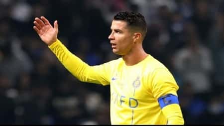 رياضة: بسبب "حركة غير أخلاقية" و"إثارة الجماهير".. الاتحاد السعودي يوقف النجم البرتغالي رونالدو