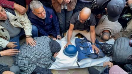 تقرير: وسائل إعلام عالمية توقع على خطاب يطالب بحماية الصحفيين في غزة