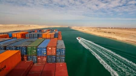 ترجمات: شركات الأدوية لم تتأثر حتى الآن بانقطاعات الشحن عبر البحر الأحمر