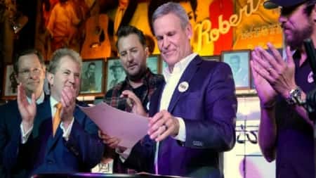 تكنولوجيا: "قانون إلفيس".. أول تشريع لحماية الموسيقيين من مخاطر الذكاء الاصطناعي