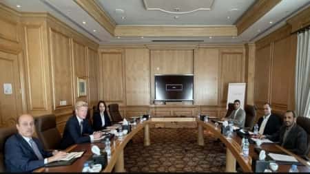 اليمن: الحوثيون يقولون انهم استأنفوا في مسقط نقاشات حول خارطة الطريق
