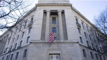 واشنطن: الولايات المتحدة توجه اتهامات جنائية ضد 3 أشخاص في "مؤامرة" إيرانية لاغتيال ترمب