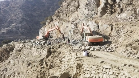 مجموعة هائل سعيد تعيد روابط الطرق بين ثلاث محافظات جنوبية