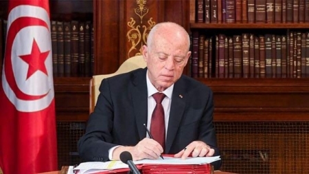 الرئيس قيس سعيد يقر استمرار تعليق البرلمان وتجريد رئيسه من المنح والامتيازات