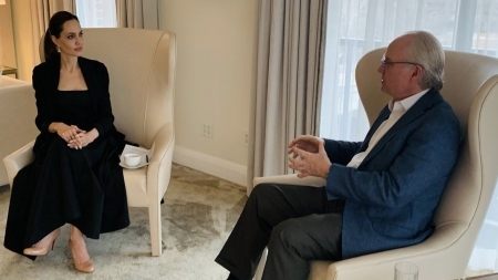 انجلينا جولي وليندركينج يعربان عن احباطهما من تبرعات مانحي اليمن