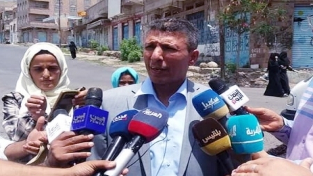 الحكومة تحذر من انهيار محتمل للهدنة مع استمرار رفض الحوثيين فتح الطرق في تعز