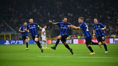 برشلونة في موقف "حرج" بدوري الأبطال بعد هزيمة "موقعة ميلانو"