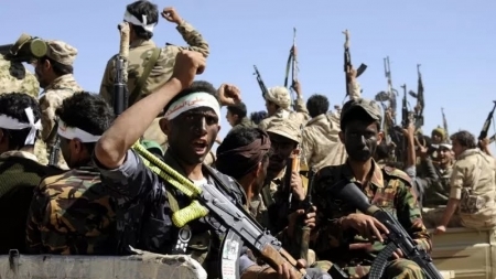 جماعة الحوثي تقول ان دول التحالف أعجز من أن تتحمّلَ جولة مواجهات جديدة وتتوعدها بأيام "سوداوية"
