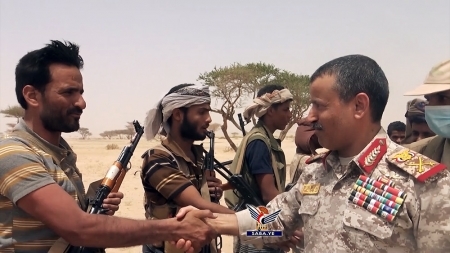 جماعة الحوثيين تقول ليس امام التحالف بقيادة السعوديةمن خيار سوى دفع "المرتبات او المسيرات"