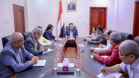 الحكومة تعلن الشروع بانشاء منظومة كبرى لتوليد الكهرباء عبر الطاقة الشمسية في عدن