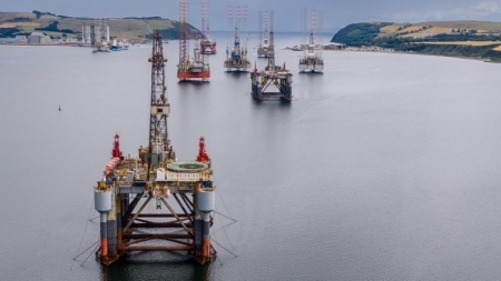 ارتفاع أسعار النفط عند التسوية بعد خسائر أسبوعية تتجاوز 5%