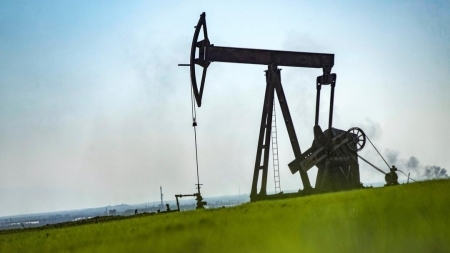 النفط يتراجع مع ترقب المستثمرين لمزيد من الرفع في معدلات الفائدة الأميركية والأوروبية