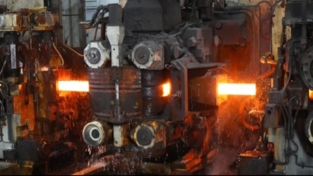 صناعة الحديد في اليمن.. الفساد والتحايل يعطلها ويهدد مستقبلها