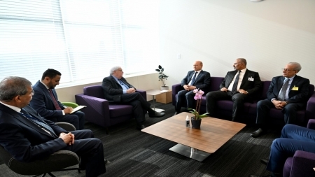 الرئيس العليمي يشجع الامم المتحدة على تحويل تمويلها الاغاثي عبر البنك المركزي اليمني