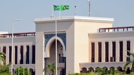 السعودية تجدد دعوتها لوقف تدفق الأسلحة لجماعة الحوثيين عقب استهداف جنود بحرينيين على حدودها الجنوبية