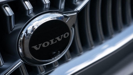 بسبب هجمات البحر الأحمر .. Volvo تعلق الإنتاج في بلجيكا