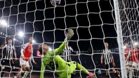 أرسنال يسحق نيوكاسل ويواصل مطاردة ليفربول ومانشستر سيتي