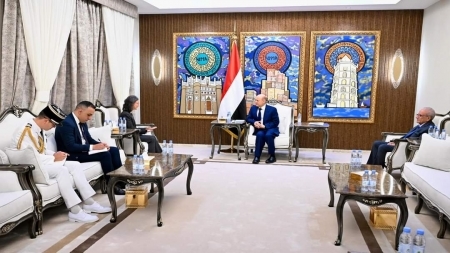 العليمي"قرارات المركزي تستلزم نقل إدارات ونُظُم البنوك إلى عدن مع استمرار عملياتها المصرفية في كل المحافظات"