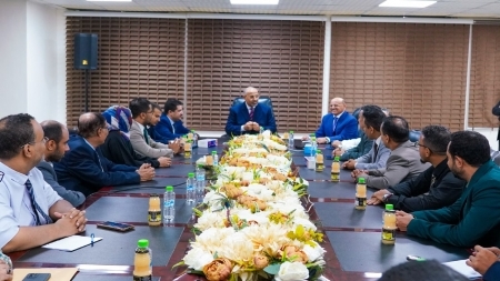 الزبيدي يبارك قرارات البنك المركزي التي "تأخرت كثيرًا" ويطمئن القطاع المصرفي والمنظمات الدولية