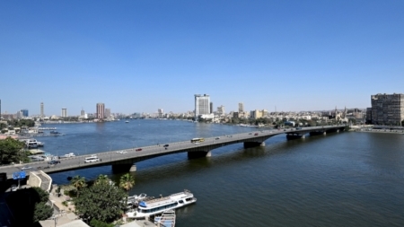 مصرع عروسين بسقوط سيارتهما في النيل وانتشال جثتي طفلين بالمنيا