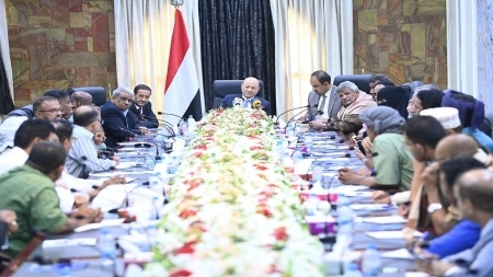 رئيس مجلس القيادة: جماعة الحوثي عطلت كل مساعي السلام وما يزال في جعبة الحكومة المعترف بها كثير من أدوات الضغط