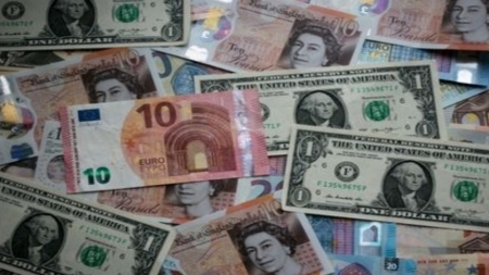 هبوط الدولار يدفع اليورو والإسترليني لأعلى مستوياتهما في 2024