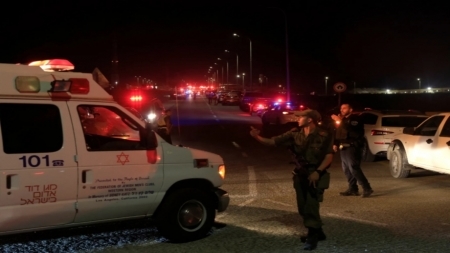 "مسيّرات انقضاضية" تقتل 4 وتصيب العشرات.. ماذا يحدث في إسرائيل؟