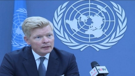 المبعوث الأممي يجدد التزام الأمم المتحدة بالعمل على إطلاق موظفيها المختطفين لدى الحوثيين