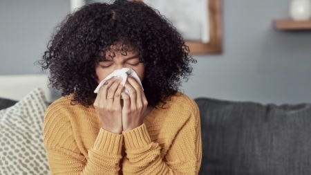 هل يمكن علاج انسداد الأنف من جهة واحدة في المنزل؟