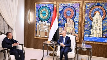 العليمي يناقش مع بن دغر ترتيبات انعقاد مجلس الشورى