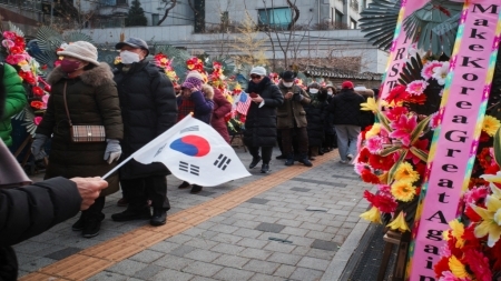 كوريا الجنوبية تبدأ محاكمة رئيس البلاد بتهمة "التمرد"