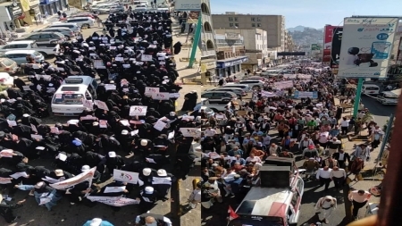 معلمو تعز يتظاهرون مجددًا وسط تعهدات حكومية بتلبية مطالبهم